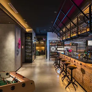 Moxy Honmachi By Marriott Hotel Ōsaka